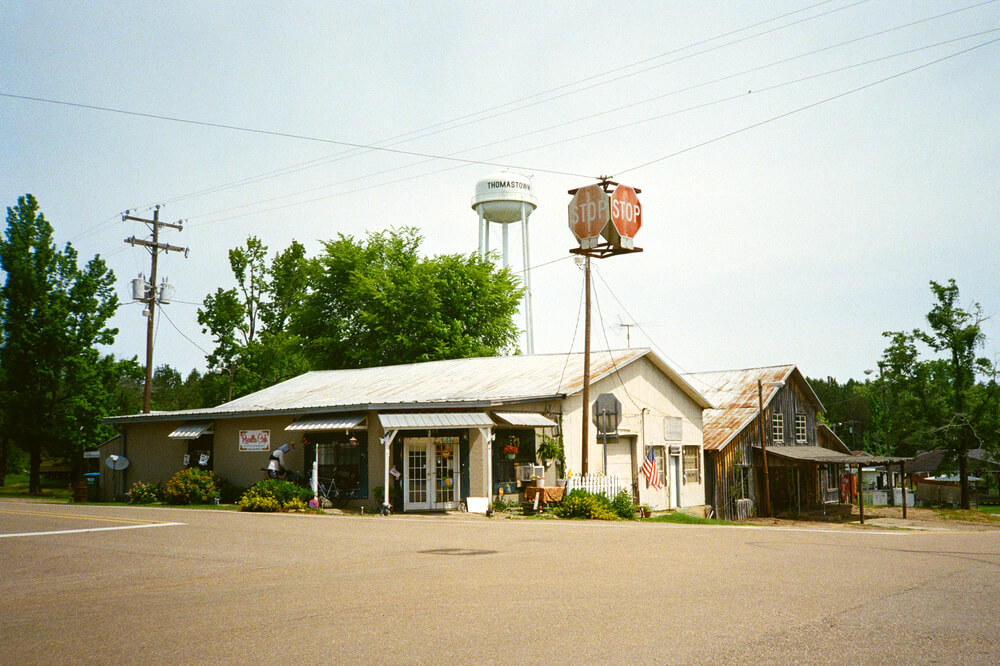 Small rural diner along the Natchez Trace
